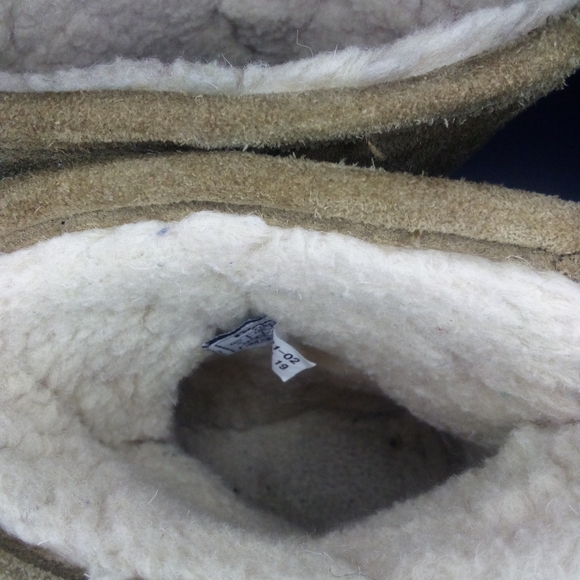 Bearpaw Girls Emma Short Mushroom Suede Shearling-lined Boots - Picture 9 of 14